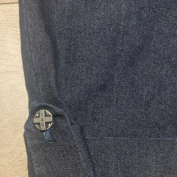 Tag jean shorts - Picture 2 of 3